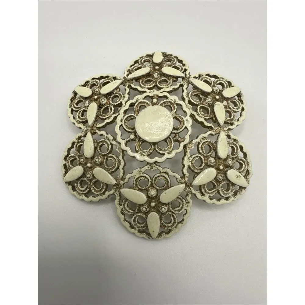 Vintage‎ Florenza ? Enamel Brooch Lace Cream White Gold Tone